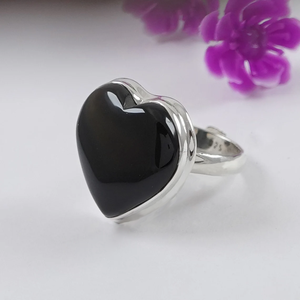 Bague en onyx noir en forme de cœur, argent sterling 925, bague en pierre précieuse faite à la main, bijoux romantiques - Product Image 1