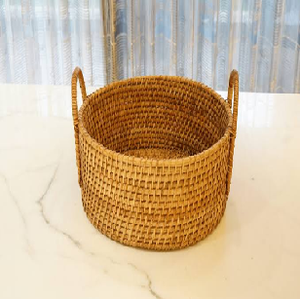 Panier de rangement circulaire en rotin tressé à profil bas avec couvercle plat assorti, disponible à prix de gros. - Product Image 6