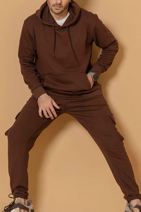Ensemble de survêtement décontracté pour homme en molleton épais 100% coton, avec logo personnalisé sur le devant, comprenant un sweat à capuche marron oversize et un pantalon cargo jogger, chaud et uni pour l'hiver - Product Image 2