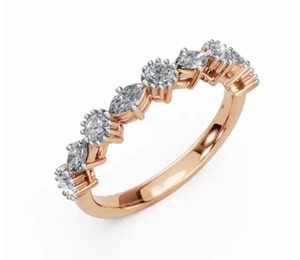 Bague en or élégante et empilable Radiance Diamond Band avec un poids total de 0,470 carat en 9 pierres, idéale pour les mariages et les occasions spéciales - Product Image 5