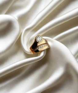 Bague de fiançailles en diamant, sertie clos, dôme délicat, minimaliste, fluide, taille ronde, diamant de laboratoire, moderne, alliance signet, or massif 14K 18K - Product Image 4