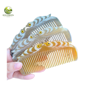 Peigne en corne de buffle naturel fait main de luxe, peigne à cheveux antistatique, peigne de massage du cuir chevelu avec emballage personnalisé - Product Image 6