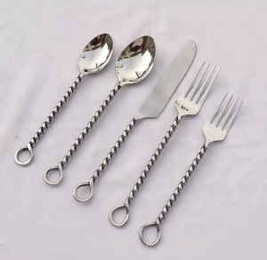 Juego de Cubiertos Clásicos de Acero Inoxidable de 5 Piezas con Mango Trenzado, Acabado Espejo, Cubertería para Bodas, Utensilios Metálicos Resistentes al Óxido - Product Image 1