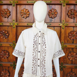 Camisa Blanca Bohemia para Mujer, Bordada, con Cuello Camisero, Manga Corta, Algodón, Informal, Verano, con Diseño de Paneles Geométricos - Product Image 1