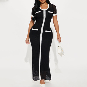 Elegante Vestido Suéter Maxi Negro de Punto con Botones Blancos en Contraste y Bolsillos, Manga Corta, Estilo Bodycon Otoñal - Product Image 4