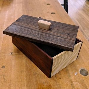 Boîte de rangement à thé en bois naturel avec compartiments, organisateur de sachets de thé fait main pour le thé vert, les tisanes et les différents types de thé - Product Image 3