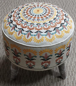 Taburete Decorativo Hecho a Mano con Bordado Indio Personalizado para Dormitorio o Sala de Estar, Otomana Tapizada con Bordado a Mano - Product Image 3