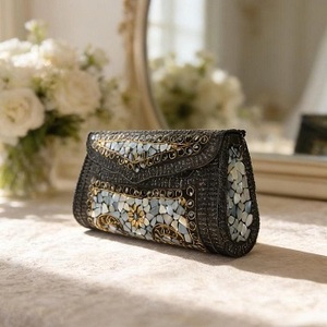 Mini pochette élégante avec décorations Kundan et embellissements raffinés, idéale pour les mariages, sac à main en métal par F S International. - Product Image 2