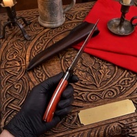 Couteau à fileter artisanal en acier Damas d'A&M Enterprises avec manche en bois de rose, bolster noir et étui en cuir assorti – Couteaux de chasse