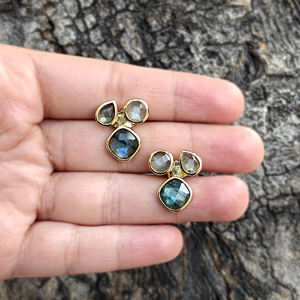 Boucles d'oreilles clous géométriques minimalistes en labradorite naturelle chatoyante, plaqué or 18 carats, bijoux fantaisie en gros pour femmes - Product Image 6