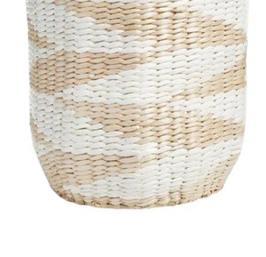 Grand panier en jacinthe d'eau avec motif blanc, panier de rangement décoratif fait main pour la décoration du salon et de la chambre - Product Image 4