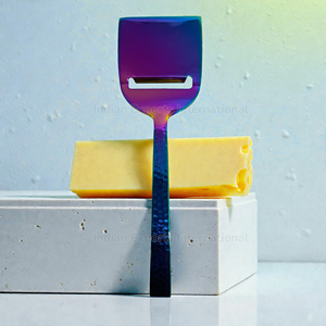 Trancheuse et planeuse à fromage en acier inoxydable arc-en-ciel avec manche martelé |   Design de luxe, léger et compatible lave-vaisselle IEI - Product Image 1