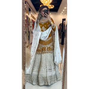 Elegante Lehenga Choli de Seda con Bordado de Lentejuelas y Trabajo Zari para Bodas - Product Image 2