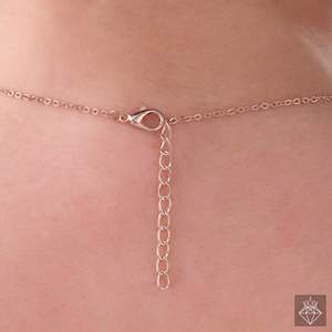 สร้อยคอประดับจี้เพชรเม็ดเดี่ยวสีทองแบบพรีเมี่ยม - Product Image 3