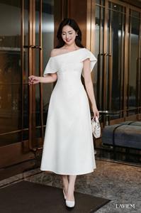 Vestido Esther con hombros descubiertos en corte A en color blanco |   Estilo elegante y femenino |   Diseño con hombros descubiertos |   Moda moderna para mujeres - Product Image 4