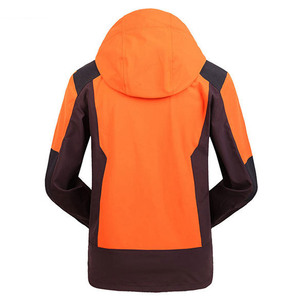 Veste à capuche unisexe en softshell orange, fermeture éclair, résistante à l'eau, coupe-vent, vêtements d'extérieur, coupe régulière, toutes saisons, matière polyester - Product Image 3
