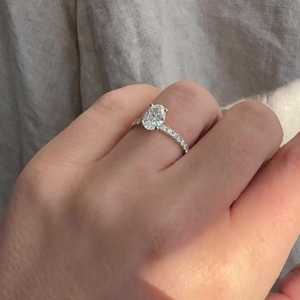 Bague de fiançailles en or massif 10K avec diamant de laboratoire ovale, halo caché, solitaire, bande droite, bagues assorties symétriques, vente en gros IGI - Product Image 3