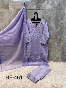Ensemble haut et bas en viscose cristalline traditionnelle, associé à un dupatta en organza lourd et détaillé, pour une tenue élégante en tailles XL et XXL. - Product Image 2
