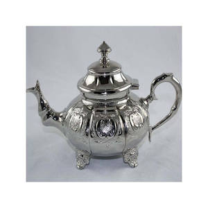 Service à thé marocain best-seller, 6 verres avec supports en métal argenté, plateau argenté, théière argentée, dans un coffret cadeau - Product Image 2