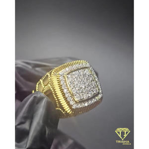 Anillo Cuadrado de Plata de Ley 925 con Diamantes de Moissanita, Tono Dorado, Joyería de Alta Gama para Compradores Mayoristas - Product Image 5