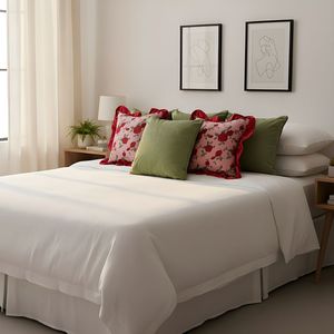 Set di 5 Federe per Cuscini in Velluto Verde Salvia e Rosa con Volant Bordeaux, Cuscini Decorativi e da Divano - Product Image 5