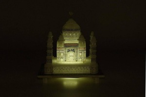 Escultura de mármol blanco hecho a mano del Taj Mahal, pulida, pieza de arte decorativa de lujo para decoración del hogar y regalos empresariales. - Product Image 2