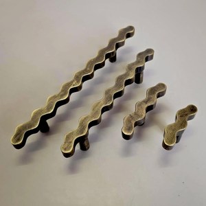 Poignée de meuble longue et élégante en fer forgé, finition métallique rustique et antique, pour tiroirs, armoires et placards de cuisine - Product Image 6