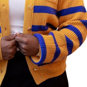 Cardigan rayé bleu et or Sigma Gamma Rho pour femme, pull boutonné, style décontracté de sororité grecque, tricot de qualité supérieure - Product Image 6