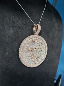 จี้เพชรโมอิสซาไนต์แบบสั่งทำพิเศษ ตัวอักษรชื่อแบบฮิปฮอป ประดับเพชรเต็มตัว  จี้เงินแท้ 925  จี้วงกลมสองสีแบบสั่งทำพิเศษ - Product Image 2