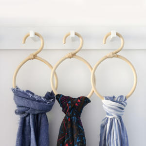 Porte-serviettes en rotin naturel du Vietnam, anneau de suspension pour serviettes, rail en bois pour serviettes, anneaux écologiques pour foulards - Product Image 5