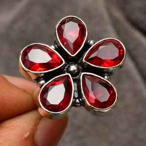 Bague Fleur de Grenat Rouge Faite à la Main en Argent Sterling 925, Bijou Pierre de Naissance, Pierre Précieuse Rouge Naturelle, Bague pour Femme, Cadeau - Product Image 1