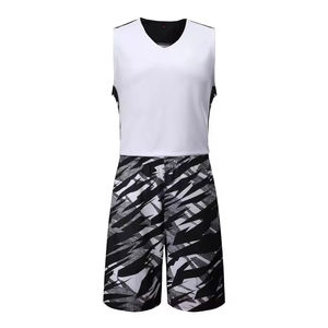 Ensemble d'uniformes de basketball respirants personnalisés par sublimation pour exportateurs en gros, 100 % polyester, conformes aux standards professionnels pour le marché mondial - Product Image 1