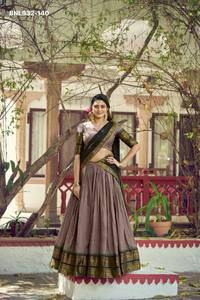 Lehenga de polialgodón de la mejor calidad con borde tejido con zari, blusa y dupatta a juego, colección a precio de mayorista. - Product Image 5