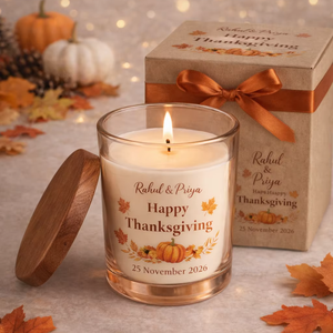 Vela personalizada en frasco de vidrio para el Día de Acción de Gracias, especialmente diseñada para añadir un toque acogedor y elegante a la decoración de tu hogar. - Product Image 1