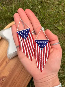 Boucles d'oreilles patriotiques attrayantes à franges perlées, boucles d'oreilles drapeau américain, bijoux du 4 juillet, America 250, boucles d'oreilles bohèmes rouge blanc bleu - Product Image 5