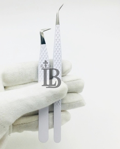 Pinzas de extensión de pestañas de alta demanda con punta curva de 90 grados para volumen, puntas de fibra antideslizantes y mango de diamante - Product Image 5