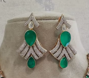 Juego de Joyería Étnica de Lujo con Baño de Oro, Circonitas y Esmeraldas Verdes, Diseño con Piedras Verdes y Blancas para Bodas, Compromisos y Fiestas - Product Image 2