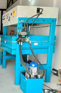 Máquina Prensa Industrial Semiautomática para Láminas de Plástico Reciclado con Bomba y Motor, Combinación Frío/Calor, Mesa de Trabajo de 1.5M x 1.5M - Product Image 2