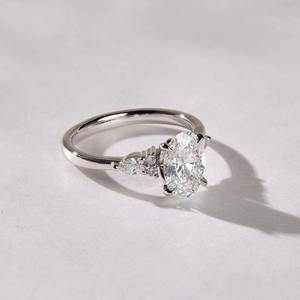 Bague en Moissanite Diamant Solitaire Élégante pour Mariage, Sertie d'une Pierre Brillante, Disponible au Meilleur Prix du Marché – Vente en Gros - Product Image 2
