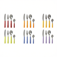 Ensemble de couverts italiens multicolores en acier inoxydable réutilisables Excelsa Modern de 24 pièces pour pique-nique