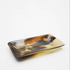 Plateaux de service ronds en corne de buffle faits à la main, durables et personnalisables, pour la cuisine et la décoration de table des restaurants HF Industries - Product Image 1