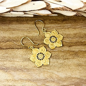 Pendientes de Diseño Bohemio con Flores, Pendientes Tribales de Latón para Mujer, Bañados en Oro de 18k, Pendientes Colgantes con Mandala, Venta al por Mayor/OEM/ODM - Product Image 4