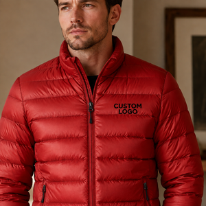 Blouson d'hiver décontracté pour homme, rouge, matelassé, coupe-vent, col montant, fermeture éclair, avec logo frontal, en polyester, vente en gros - Product Image 5