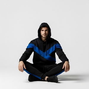 Ensemble de survêtement sportif sur mesure de qualité supérieure, coupe ajustée, pour la gym, le fitness, l'entraînement et la course à pied, en vente - Product Image 3