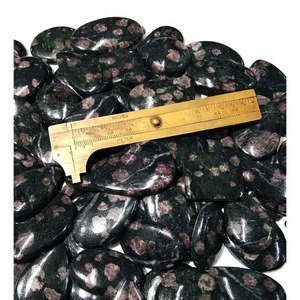 Piedras sueltas de rubí negro natural en forma de cabujón, mezcla de formas, para la fabricación de joyas, precio al por mayor, lote de piedras preciosas pulidas a mano. - Product Image 2