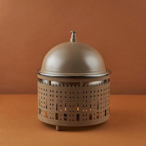 Plat de service rond en acier inoxydable multicolore avec couvercle en dôme et base à motif découpé pour mariages et traiteurs - Product Image 4