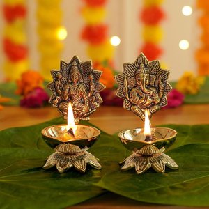 Lampe à huile en laiton Lakshmi Ganesh pour Puja Mandir Art Déco Diwali Deepak - Product Image 6