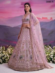 Ensemble Lehenga Choli rose brodé à la main, col en V, manches mi-longues, robe de bal longue avec lacets, robe de mariée avec dupatta - Product Image 3
