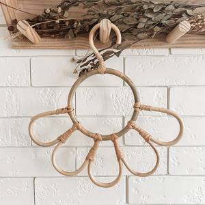 Percha de ratán multiusos de diseño único, perchas en forma de pétalo de flores, equipo de compras para tienda de ropa y uso doméstico - Product Image 5