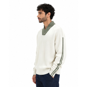 Suéter de punto color crema para hombre con cuello en V verde oliva y rayas en las mangas, corte regular, estilo pullover, para otoño, 100% acrílico - Product Image 2